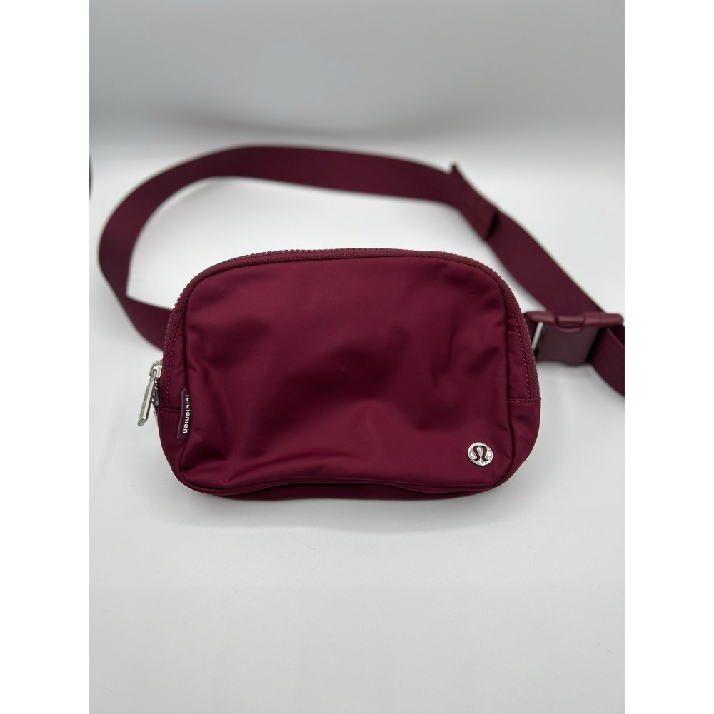 Lululemon Belt Bag Womens Everywhere Red Nylon Zipper Inner Pocket Adjustable